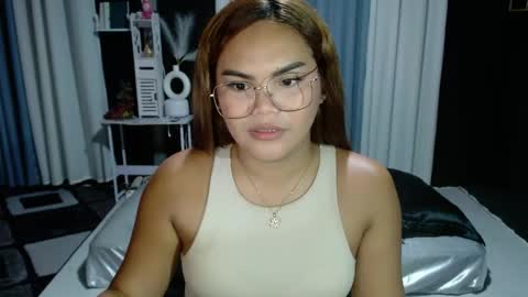 Kylie Smith online show from April 10, 4:23 pm