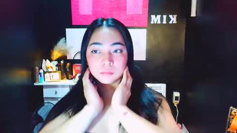 Snapshot of xxslutty_kim chatting on December 15, 3:11 am xxslutty kim online show from December 15, 3:11 am