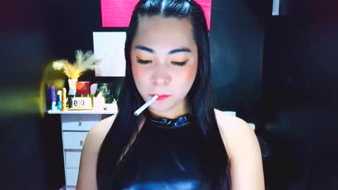 Snapshot of xxslutty_kim chatting on January 9, 9:45 am xxslutty kim online show from January 9, 9:45 am