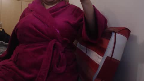 Ayanda online show from April 18, 7:58 pm