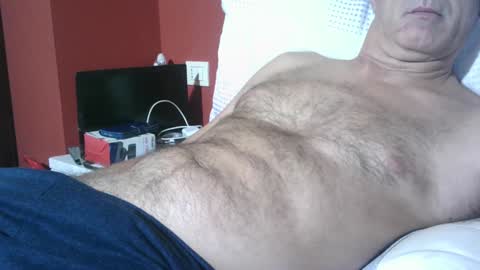 Snapshot of yahe2010 chatting on December 10, 2:48 am grillino online show from December 10, 2:48 am