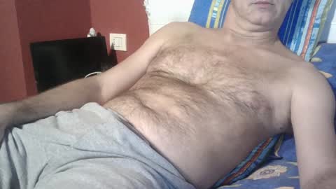 Snapshot of yahe2010 chatting on December 23, 12:46 am grillino online show from December 23, 12:46 am