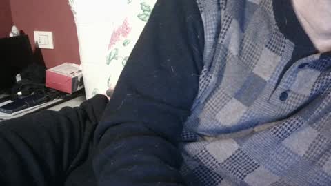 Snapshot of yahe2010 chatting on December 28, 1:50 am grillino online show from December 28, 1:50 am