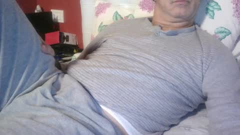 Snapshot of yahe2010 chatting on January 26, 3:06 am grillino online show from January 26, 3:06 am