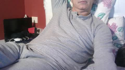 Snapshot of yahe2010 chatting on January 31, 1:01 am grillino online show from January 31, 1:01 am