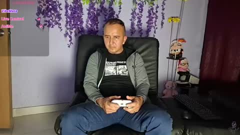 Snapshot of yazfore chatting on July 8, 11:42 pm Hazzan online show from July 8, 11:42 pm
