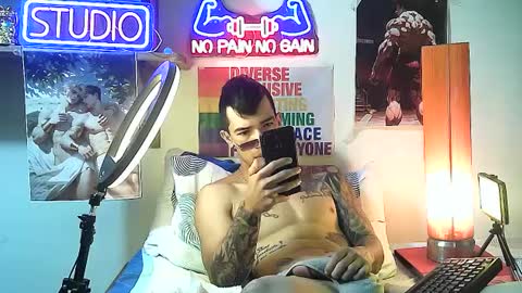 Snapshot of yeisoncastellanos1999 chatting on October 2, 5:42 pm yeisoncastellanos1999 online show from October 2, 5:42 pm