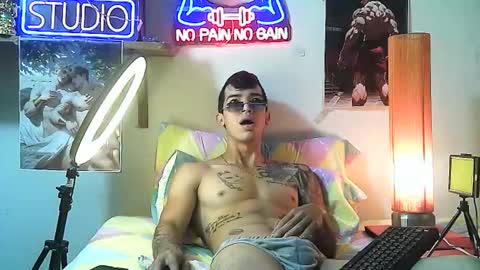 Snapshot of yeisoncastellanos1999 chatting on October 23, 4:17 pm yeisoncastellanos1999 online show from October 23, 4:17 pm