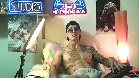 Snapshot of yeisoncastellanos1999 chatting on November 4, 7:13 pm yeisoncastellanos1999 online show from November 4, 7:13 pm