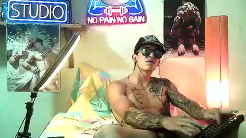 Snapshot of yeisoncastellanos1999 chatting on November 6, 12:22 am yeisoncastellanos1999 online show from November 6, 12:22 am