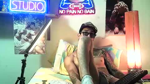 Snapshot of yeisoncastellanos1999 chatting on November 12, 5:57 pm yeisoncastellanos1999 online show from November 12, 5:57 pm