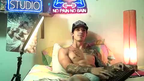 Snapshot of yeisoncastellanos1999 chatting on November 24, 7:24 pm yeisoncastellanos1999 online show from November 24, 7:24 pm