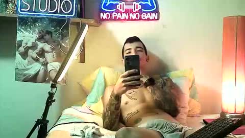 Snapshot of yeisoncastellanos1999 chatting on December 18, 8:42 am yeisoncastellanos1999 online show from December 18, 8:42 am