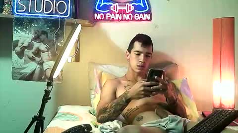 Snapshot of yeisoncastellanos1999 chatting on December 21, 10:28 pm yeisoncastellanos1999 online show from December 21, 10:28 pm