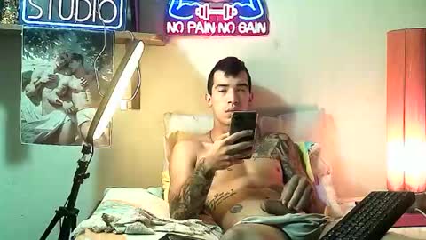 Snapshot of yeisoncastellanos1999 chatting on December 22, 9:34 pm yeisoncastellanos1999 online show from December 22, 9:34 pm