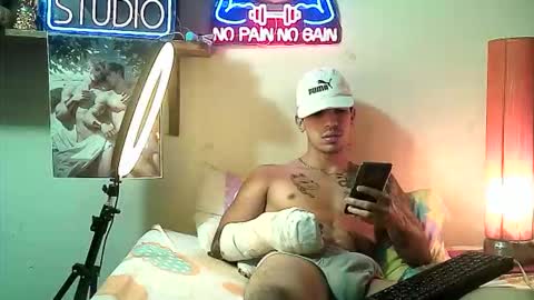 Snapshot of yeisoncastellanos1999 chatting on January 14, 1:17 pm yeisoncastellanos1999 online show from January 14, 1:17 pm