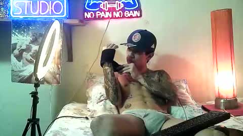 Snapshot of yeisoncastellanos1999 chatting on February 13, 9:44 pm yeisoncastellanos1999 online show from February 13, 9:44 pm