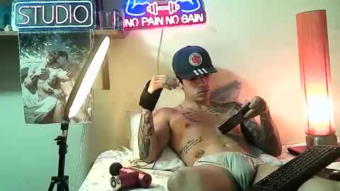 Snapshot of yeisoncastellanos1999 chatting on February 17, 9:10 pm yeisoncastellanos1999 online show from February 17, 9:10 pm