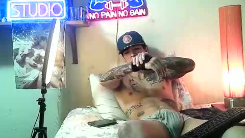 Snapshot of yeisoncastellanos1999 chatting on February 18, 8:05 pm yeisoncastellanos1999 online show from February 18, 8:05 pm