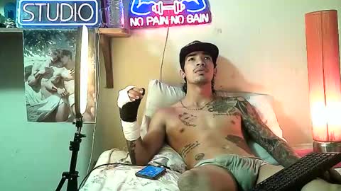 Snapshot of yeisoncastellanos1999 chatting on February 26, 7:57 pm yeisoncastellanos1999 online show from February 26, 7:57 pm