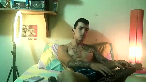 yeisoncastellanos1999 online show from May 22, 12:33 pm