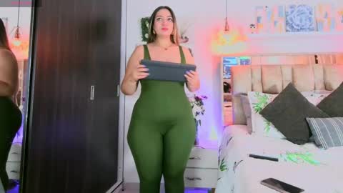 yellow_lily online show from May 17, 4:14 pm