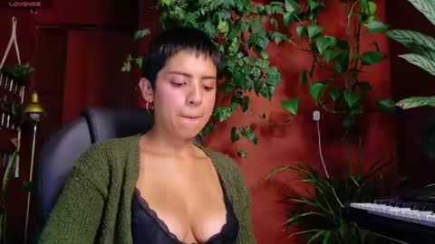 yeriawaddell  online show from June 10, 11:57 pm