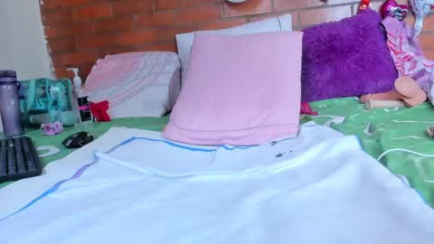 Snapshot of yesicasquirt65 chatting on February 14, 12:57 pm yesicasquirt65 online show from February 14, 12:57 pm