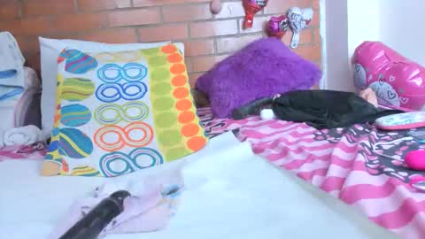 Snapshot of yesicasquirt65 chatting on February 24, 12:25 pm yesicasquirt65 online show from February 24, 12:25 pm