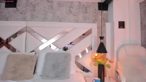 Yessica online show from February 4, 12:33 pm