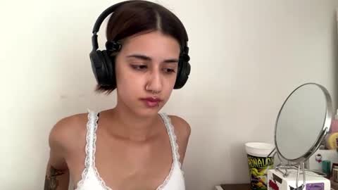 Julia 3 online show from July 6, 1:08 pm