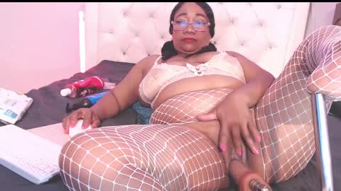 Yhazan Blake online show from April 10, 3:45 am