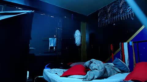 yingandyangg online show from March 18, 6:11 pm