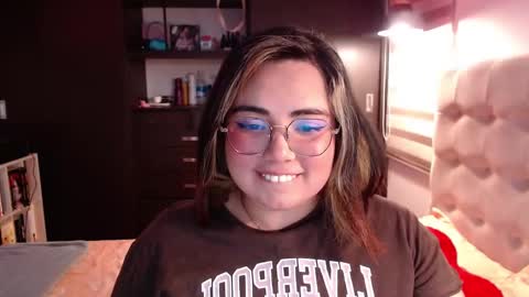 hii i am yini online show from February 10, 3:43 am