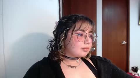 hii i am yini online show from March 16, 3:12 am