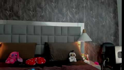 yiyisandoval online show from March 19, 7:40 pm