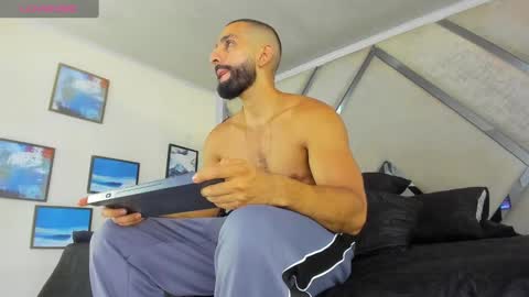 Yiyo online show from January 31, 2:28 pm