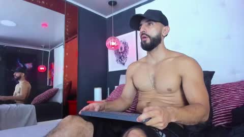 Yiyo online show from February 11, 4:55 am