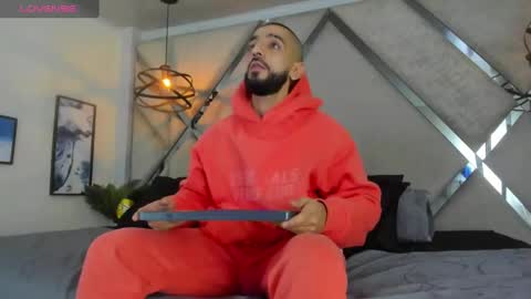 Yiyo online show from March 7, 4:35 am