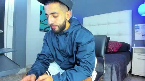 Yiyo online show from November 27, 4:58 am