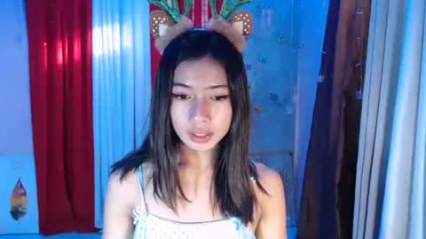 ymee_shane18 online show from December 3, 10:40 pm