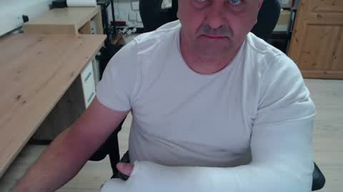 yoschi1976 online show from October 26, 8:31 am