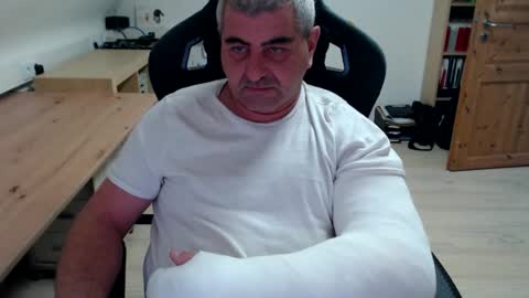 yoschi1976 online show from November 30, 10:30 am