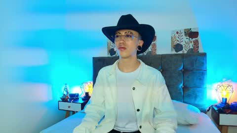 Snapshot of yoshua_smith chatting on May 3, 7:42 pm Yoshua Smith online show from May 3, 7:42 pm