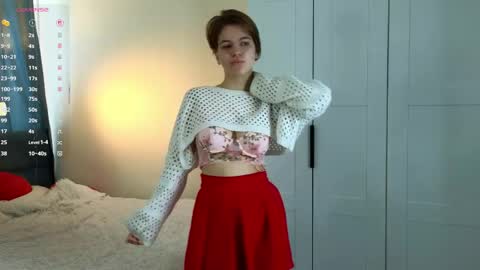 Snapshot of you_fell_in_love chatting on May 22, 7:15 am Elizabeth brunette -- Darline blonde online show from May 22, 7:15 am
