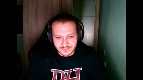 Snapshot of younromki chatting on December 26, 3:27 am A... online show from December 26, 3:27 am