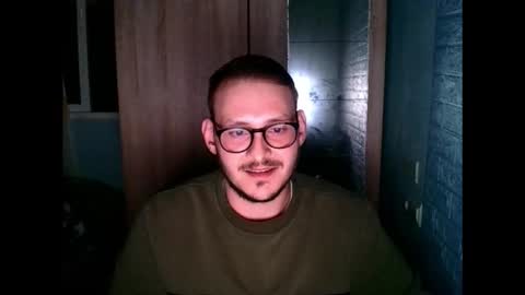 Snapshot of younromki chatting on February 10, 8:24 pm A... online show from February 10, 8:24 pm