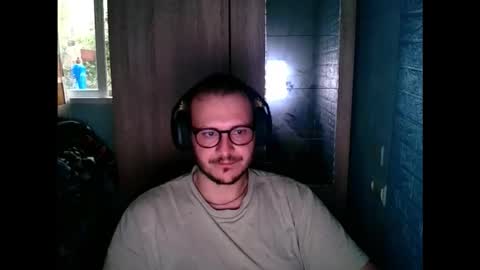 Snapshot of younromki chatting on February 11, 8:41 am A... online show from February 11, 8:41 am