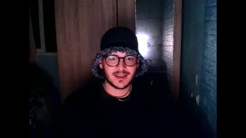 Snapshot of younromki chatting on February 11, 9:31 pm A... online show from February 11, 9:31 pm