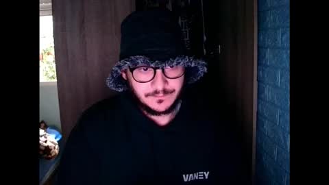 Snapshot of younromki chatting on March 26, 12:00 pm A... online show from March 26, 12:00 pm